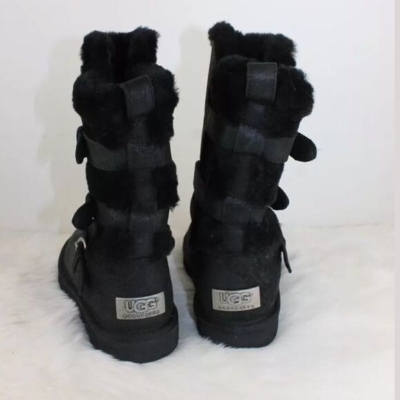 UGG Becket Black Leather Sheepskin Boots - Picture 4 of 5